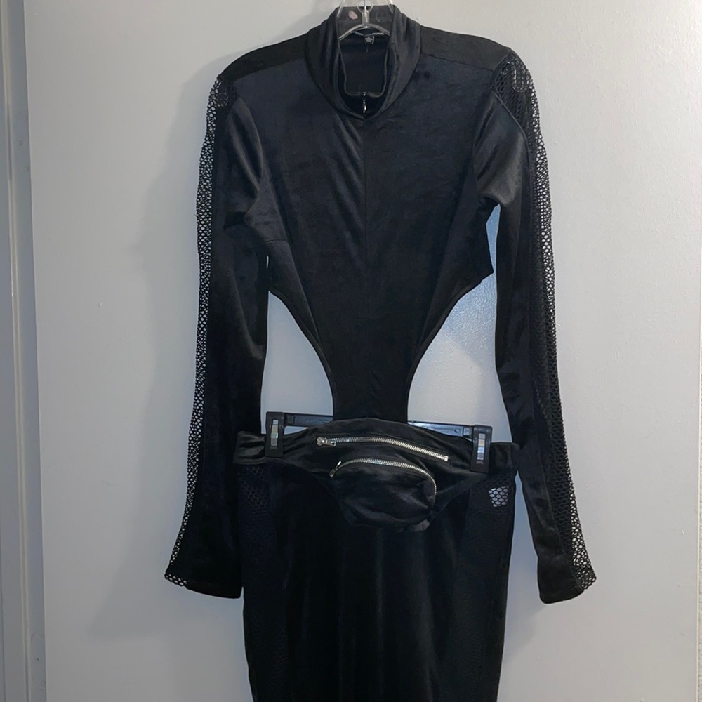 FASHION NOVA...1 PIECE VELVET JUMPSUIT BLACK...SIZE LARGE...FISHNET ON ARMS/LEGS
